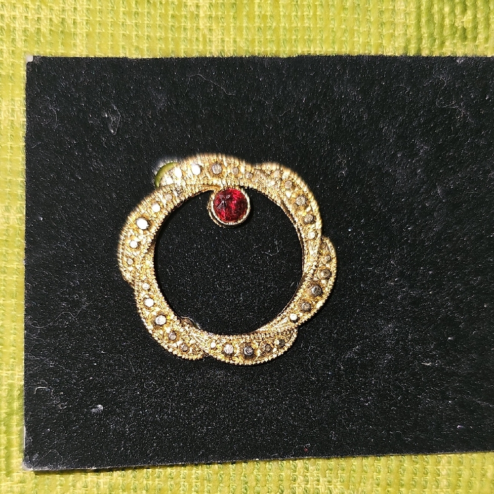Vintage Brooch Gold Tone Garnet Red Rhinestone Women circle Pin Art Deco